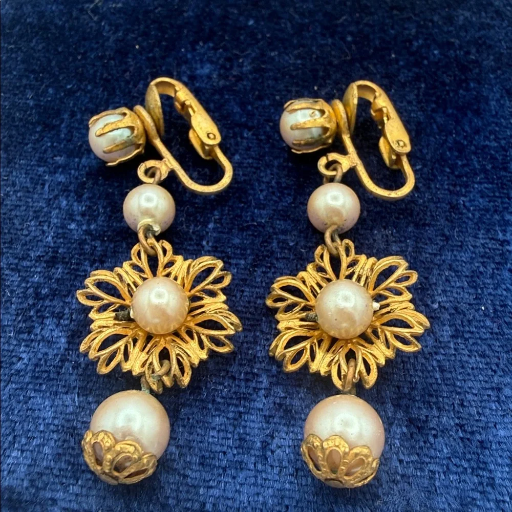 VTG MCM goldtone floral faux pearl drop clip on earrings costume jewelry
